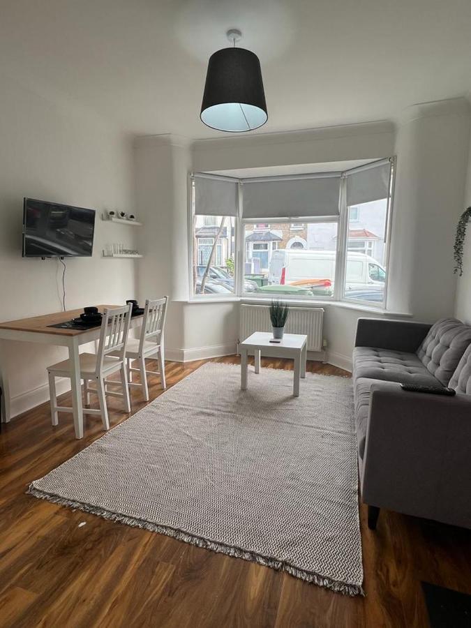 93 West Road Otel Londra Dış mekan fotoğraf
