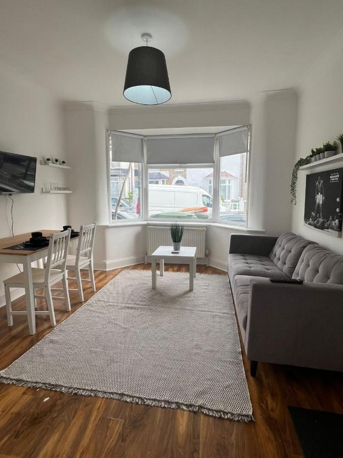 93 West Road Otel Londra Dış mekan fotoğraf