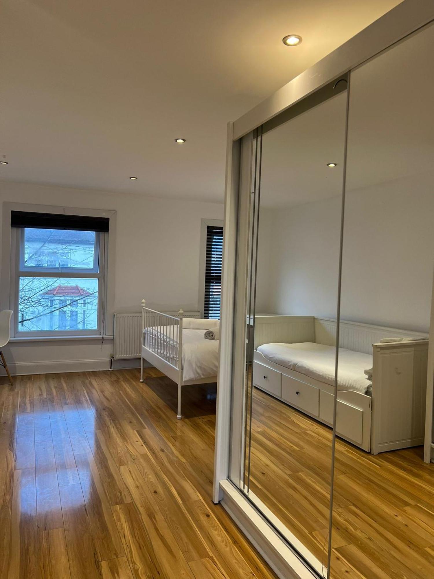 93 West Road Otel Londra Dış mekan fotoğraf