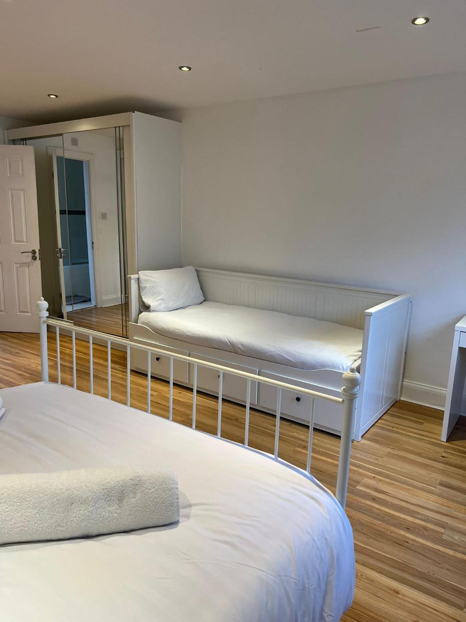 93 West Road Otel Londra Dış mekan fotoğraf